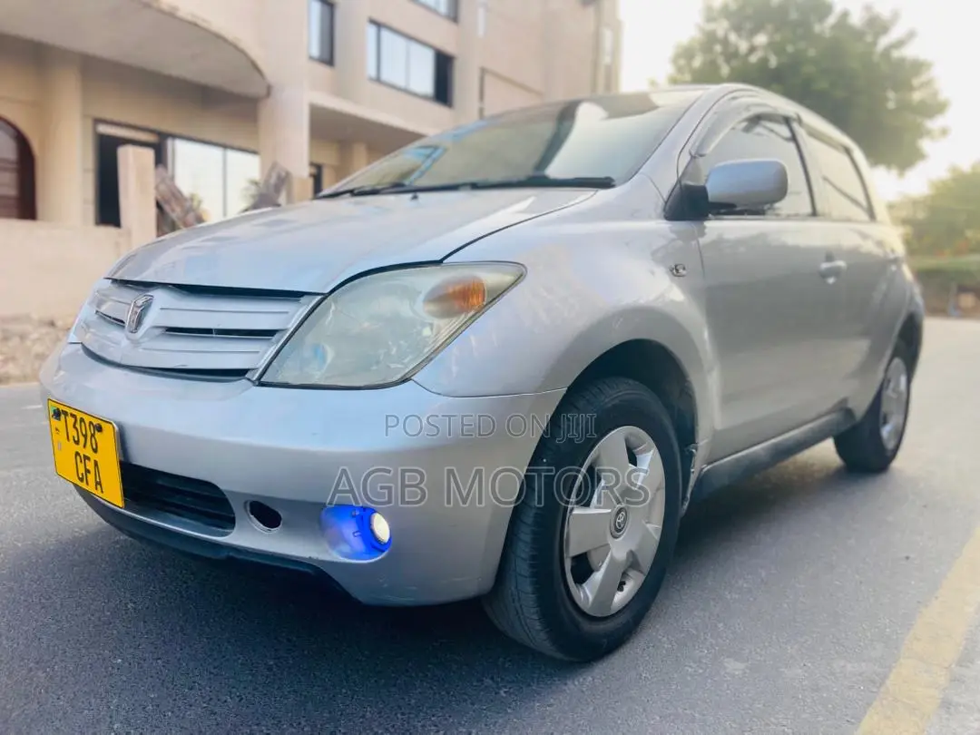 Toyota IST 2003 Silver