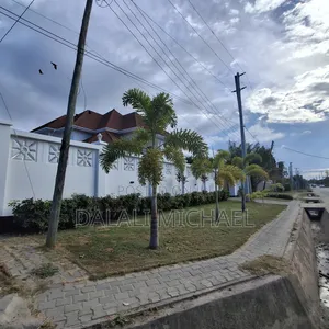 5bdrm House in Mbezibeach for rent