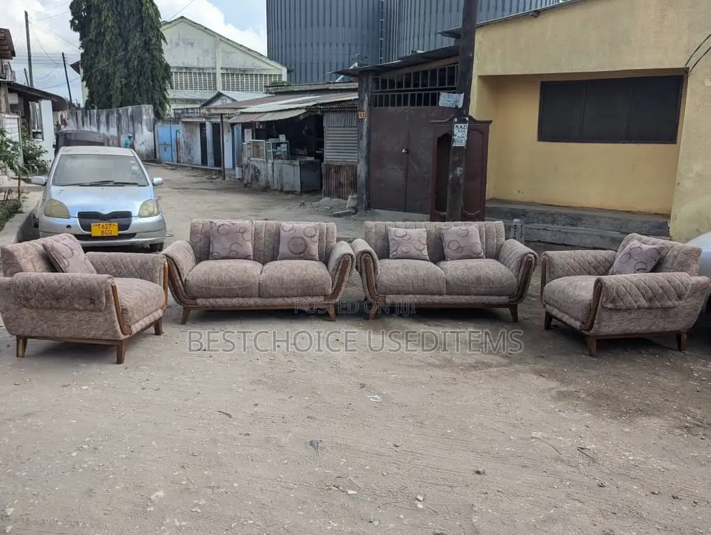 Sofa Set 2:2:1:1 Mbao Yake Ni Mninga Bado Zipo Kwenye Hali