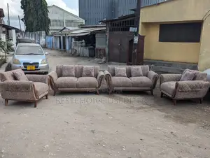 Sofa Set 2:2:1:1 Mbao Yake Ni Mninga Bado Zipo Kwenye Hali