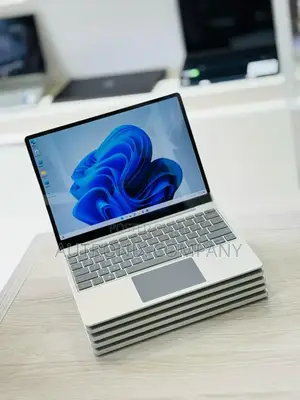 New Laptop Microsoft Surface Go 8GB Intel Core I5 SSD 256GB