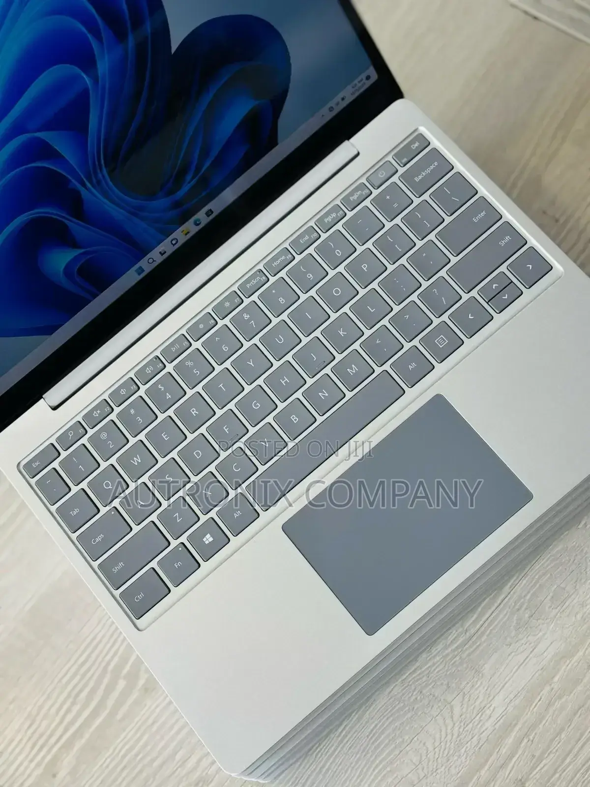 New Laptop Microsoft Surface Go 8GB Intel Core I5 SSD 256GB