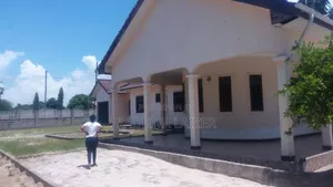 5bdrm House in Ununio, Kunduchi for sale