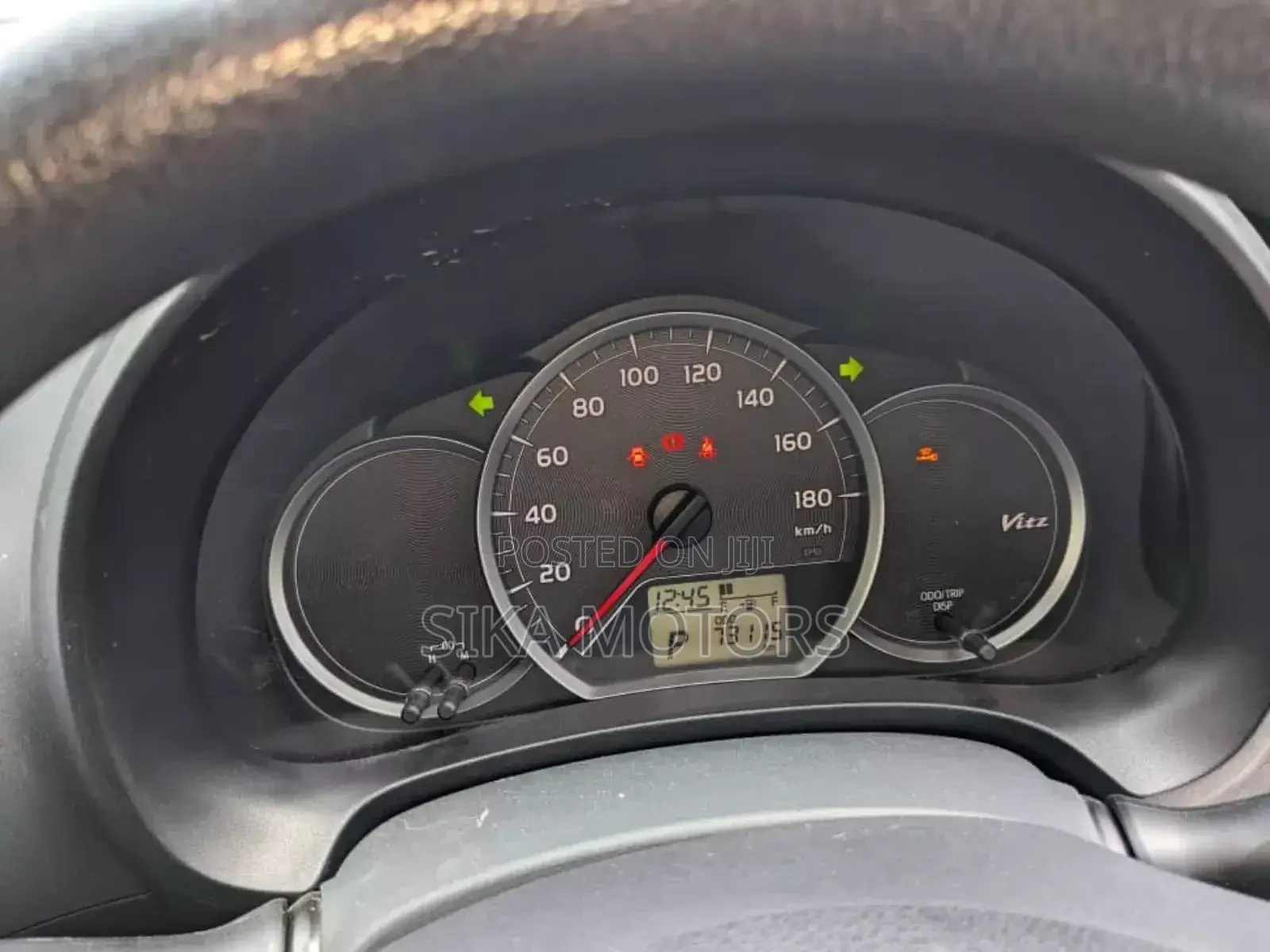 Toyota Vitz 2013 Silver