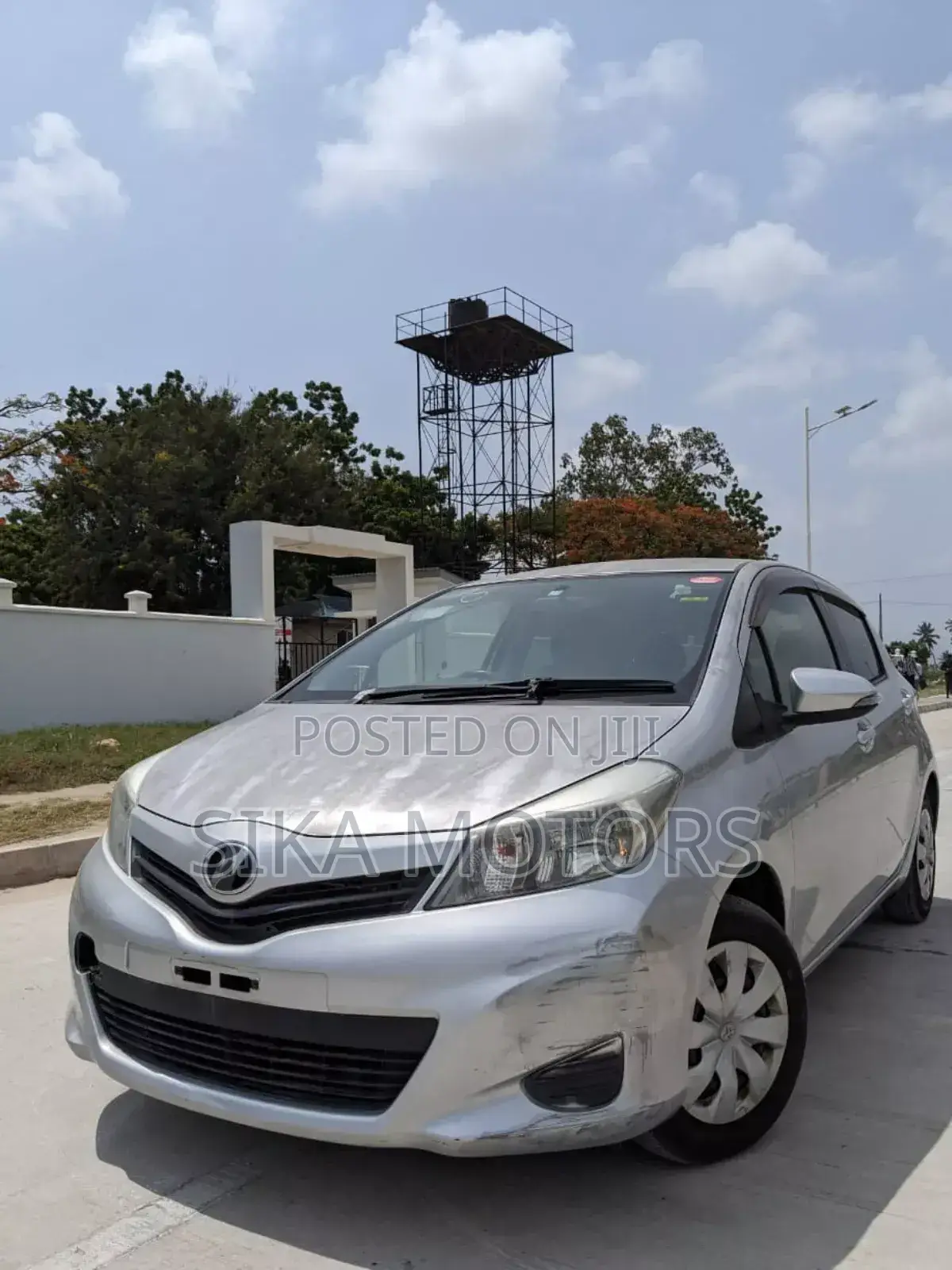 Toyota Vitz 2013 Silver