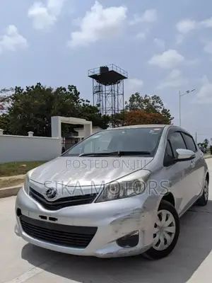 Toyota Vitz 2013 Silver