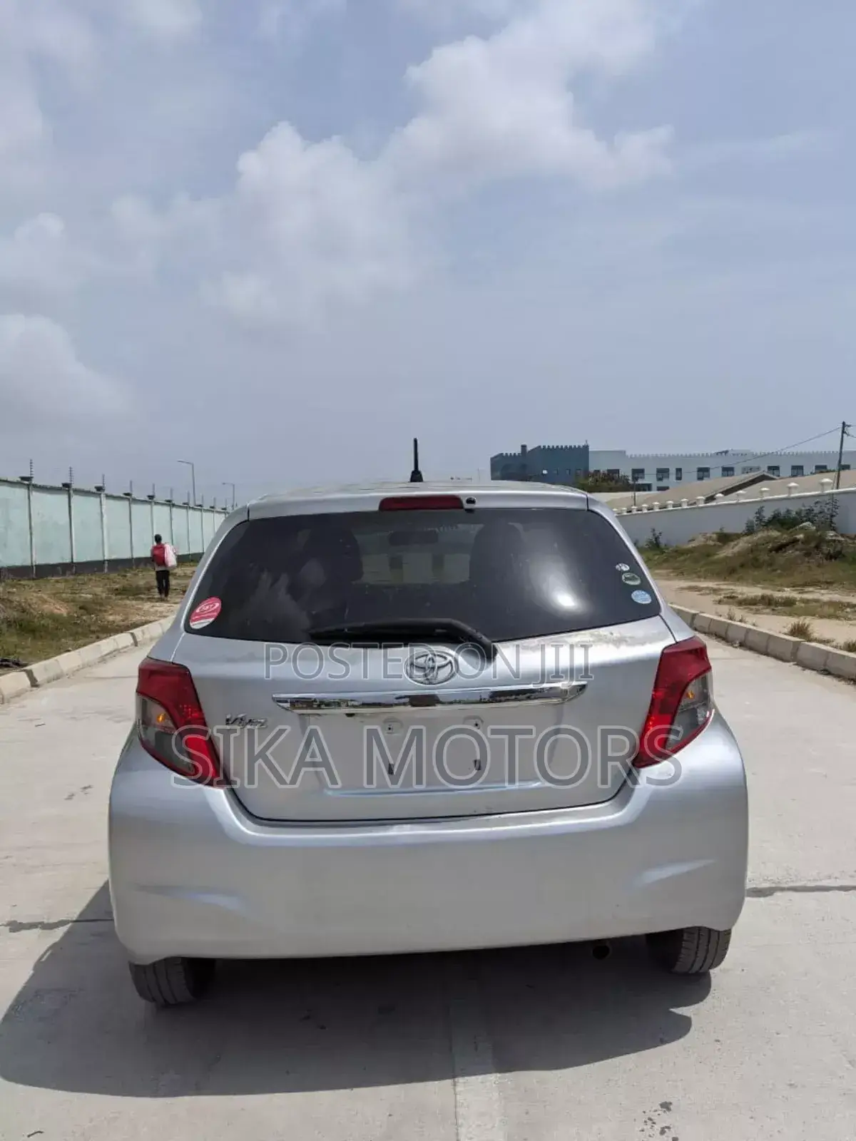 Toyota Vitz 2013 Silver