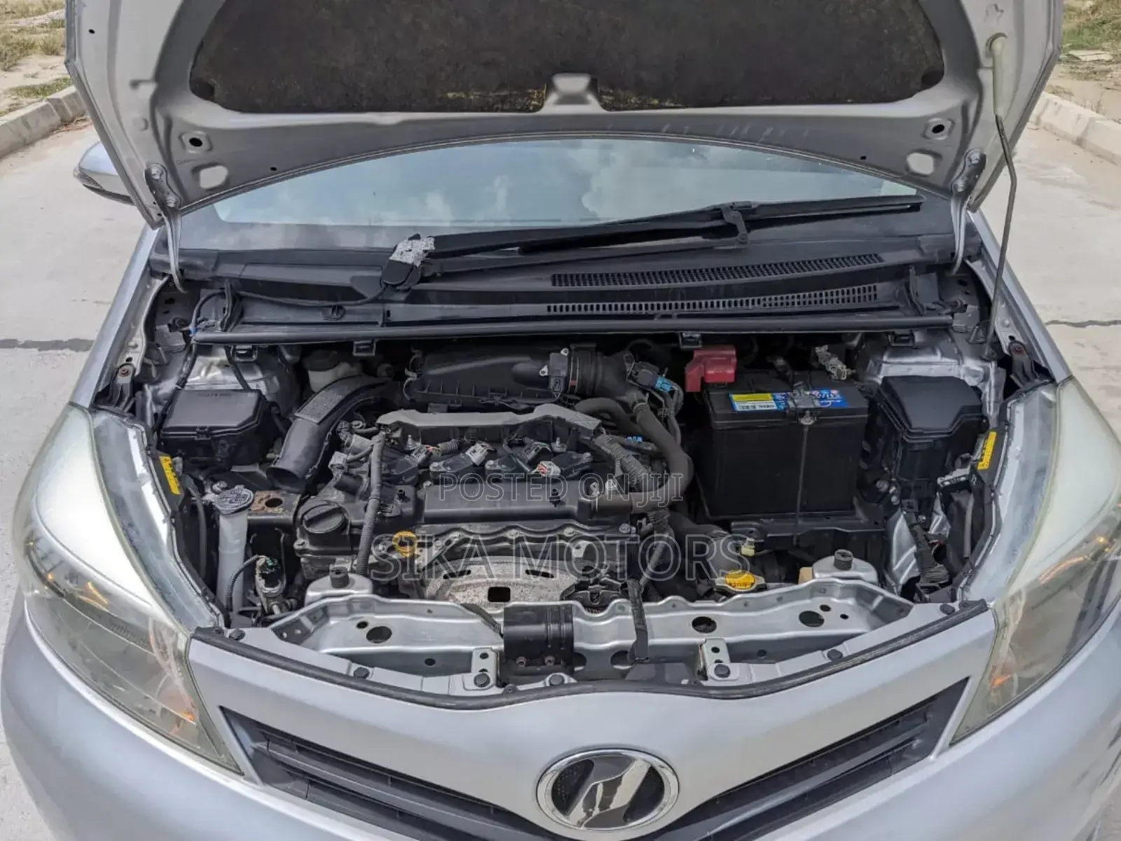 Toyota Vitz 2013 Silver