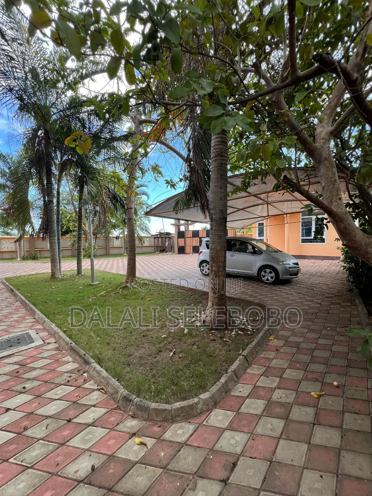 7bdrm Block of Flats in Mbezi Beach Baharini for sale