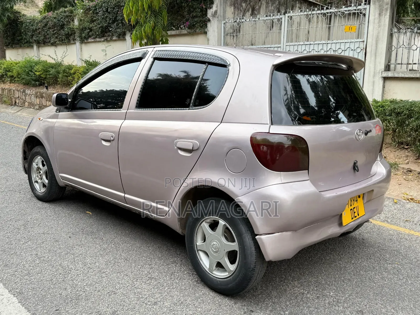 Toyota Vitz 2004 Pink
