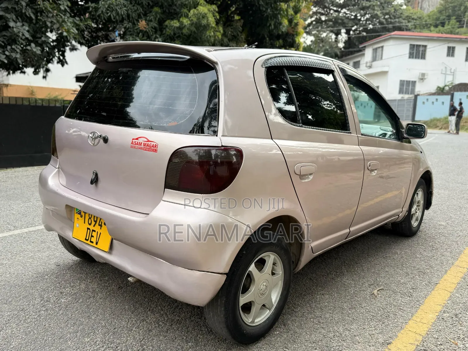 Toyota Vitz 2004 Pink