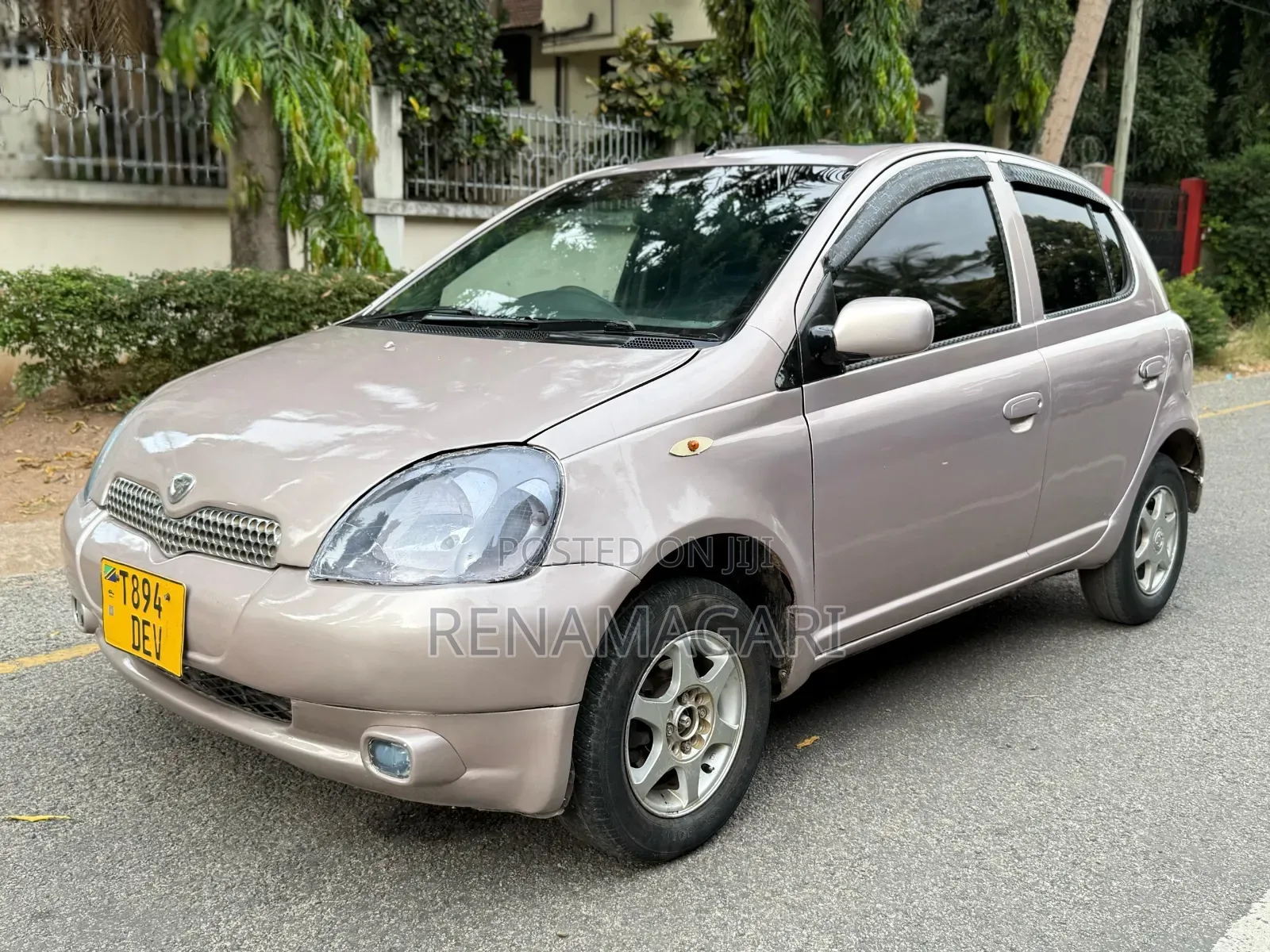 Toyota Vitz 2004 Pink