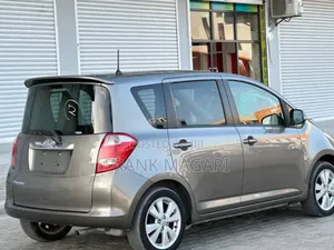 Toyota Ractis 1.5 AWD 2007 Gray