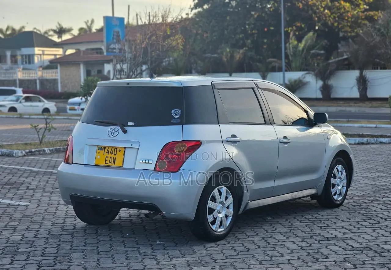 Toyota IST 2003 Silver