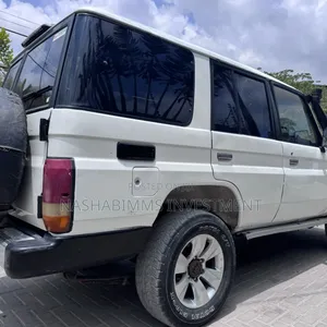 Toyota Land Cruiser 2005 White