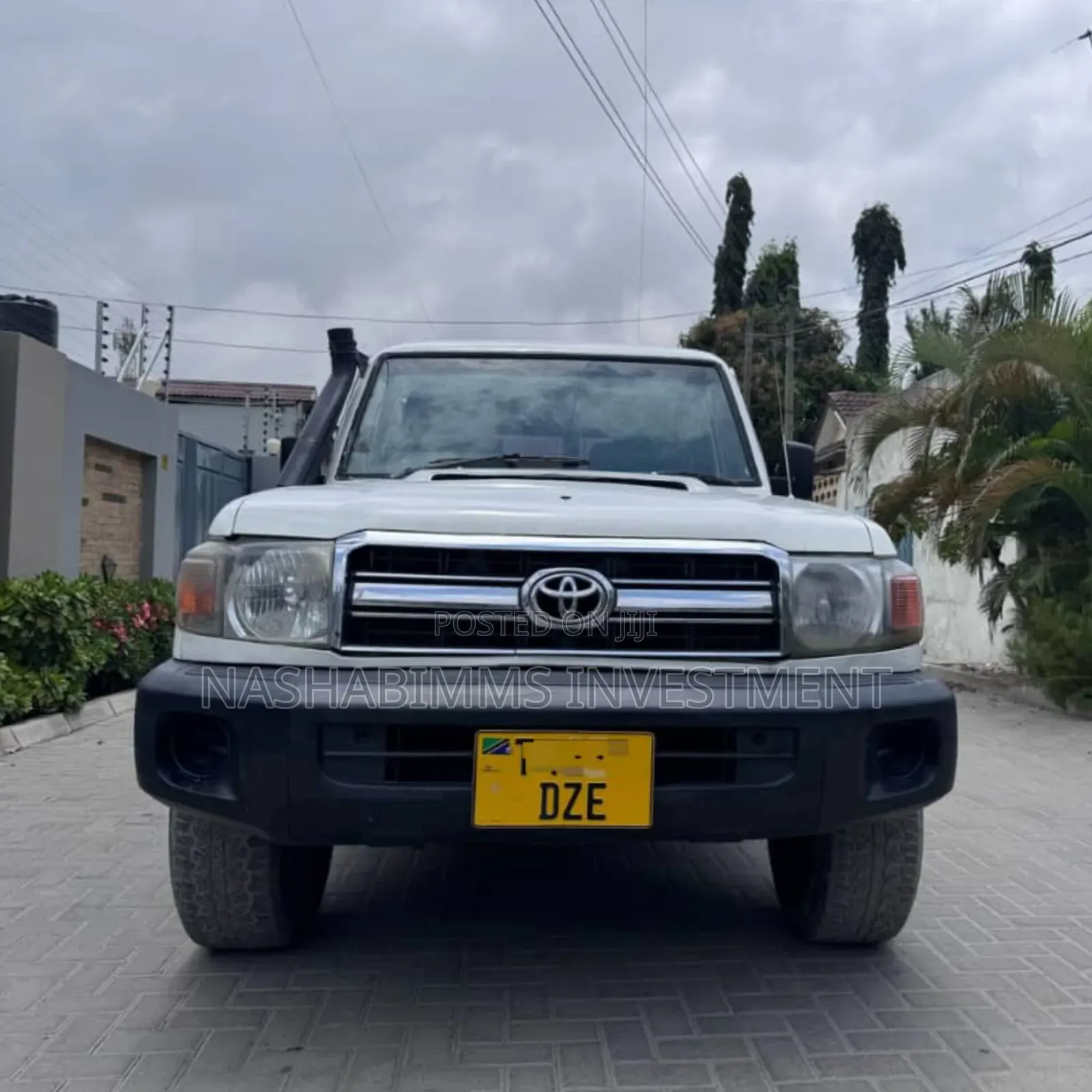 Toyota Land Cruiser 2005 White