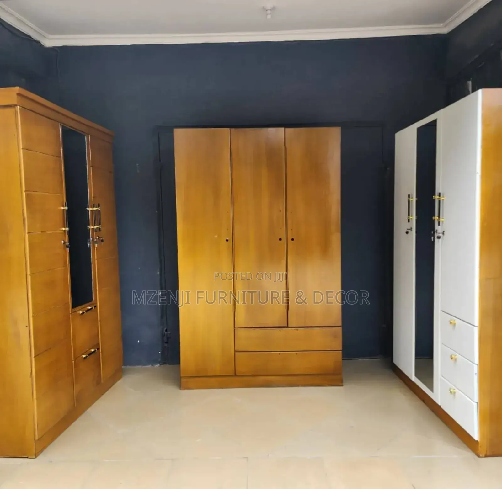 Kabati Milango Mitatu Rangi Ya Mkongo