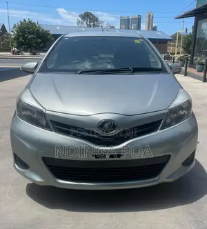 Toyota Vitz 1.0 FWD 5dr 2012 Silver