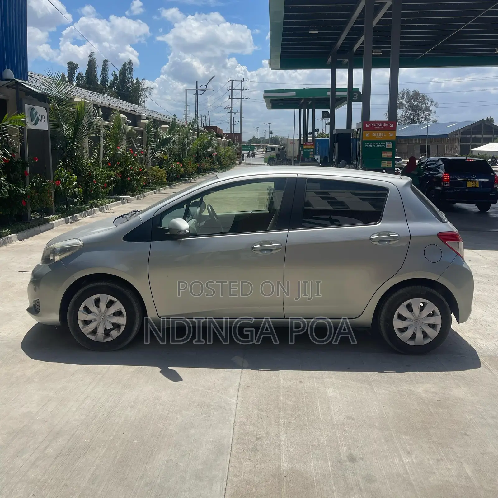 Toyota Vitz 1.0 FWD 5dr 2012 Silver