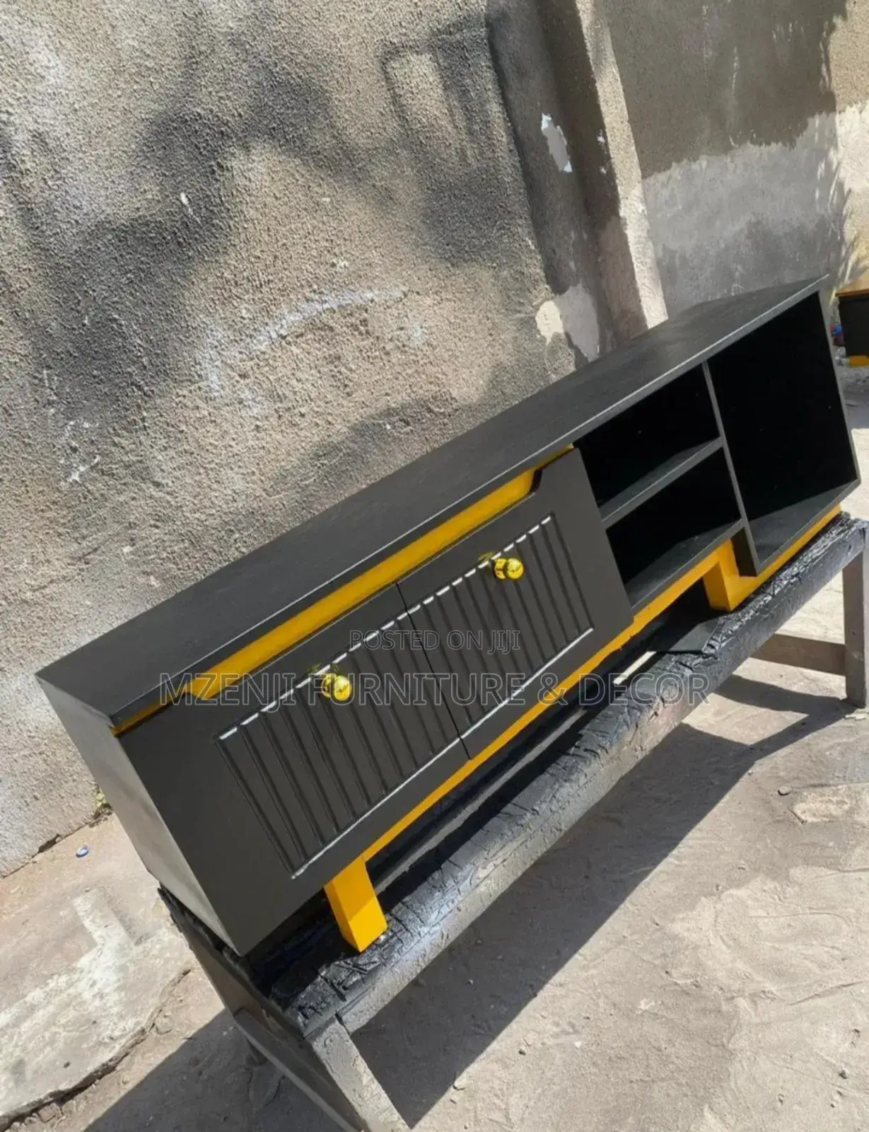 Showcase Black Yellow