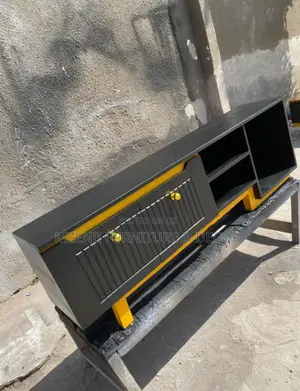 Showcase Black Yellow