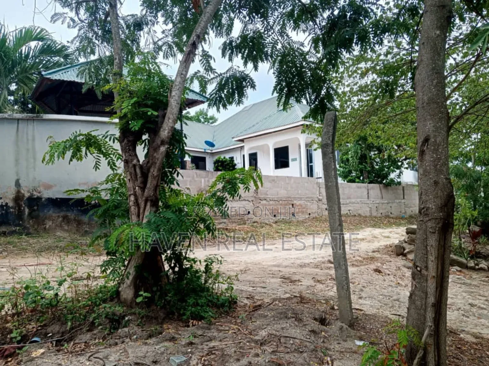 Lodge Inauzwa Mbezi