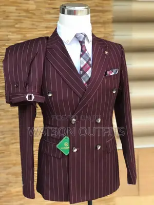 Suti Ya Maroon Ya Vifungo Vya Kawaida