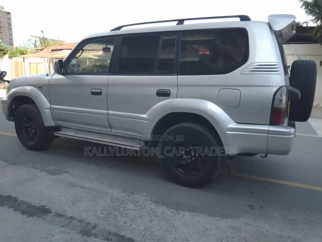 Toyota Land Cruiser Prado 2005 Silver