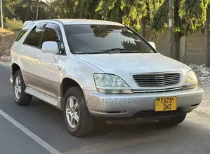 Toyota Harrier 2001 White