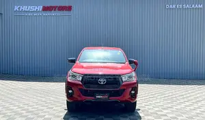 Photo - Toyota Hilux 2019 Red