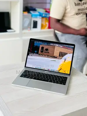 Laptop Apple MacBook Pro 2017 16GB Intel Core I5 SSD 128GB
