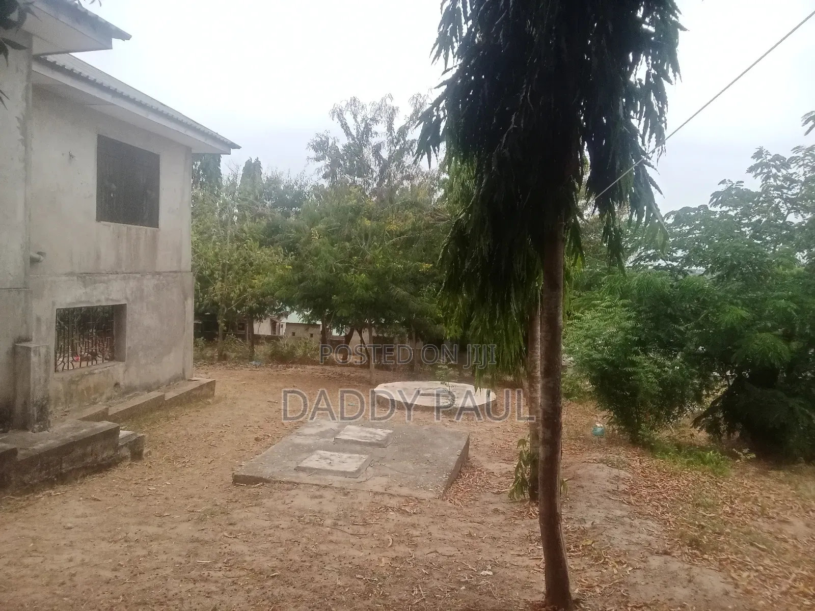 A Plot With a 3 Bedrooms House for Sale
