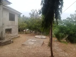 A Plot With a 3 Bedrooms House for Sale