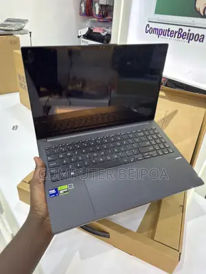 New Laptop Asus VivoBook 15 X505BA 24GB Intel Core Ultra 9 SSD 2T