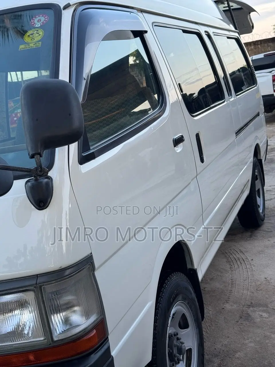 Toyota HiAce 2001 White