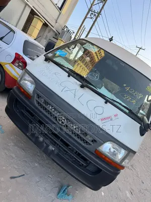 Toyota HiAce 2001 White