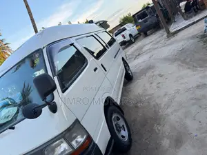 Toyota HiAce 2001 White