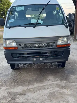 Toyota HiAce 2001 White