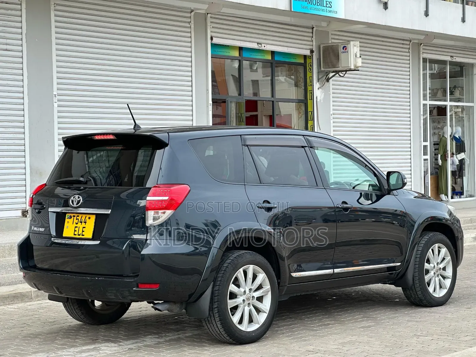 Toyota Vanguard 2011 Black