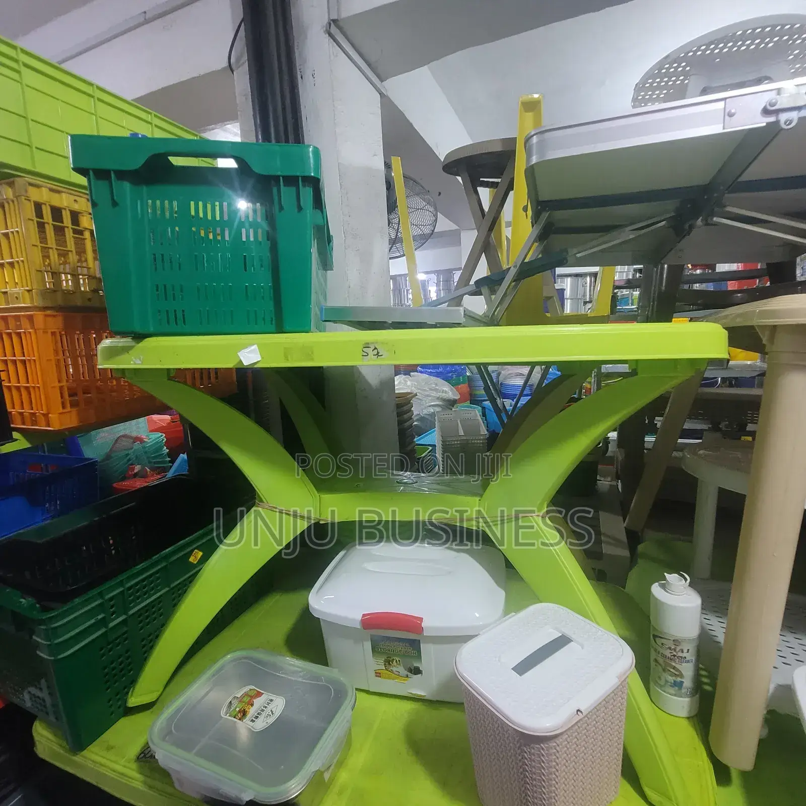 Meza Nzuri Za Plastic