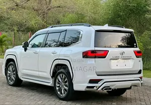 Toyota Land Cruiser 2023 White