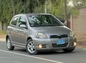 Photo - Toyota Vitz 2002 Gray