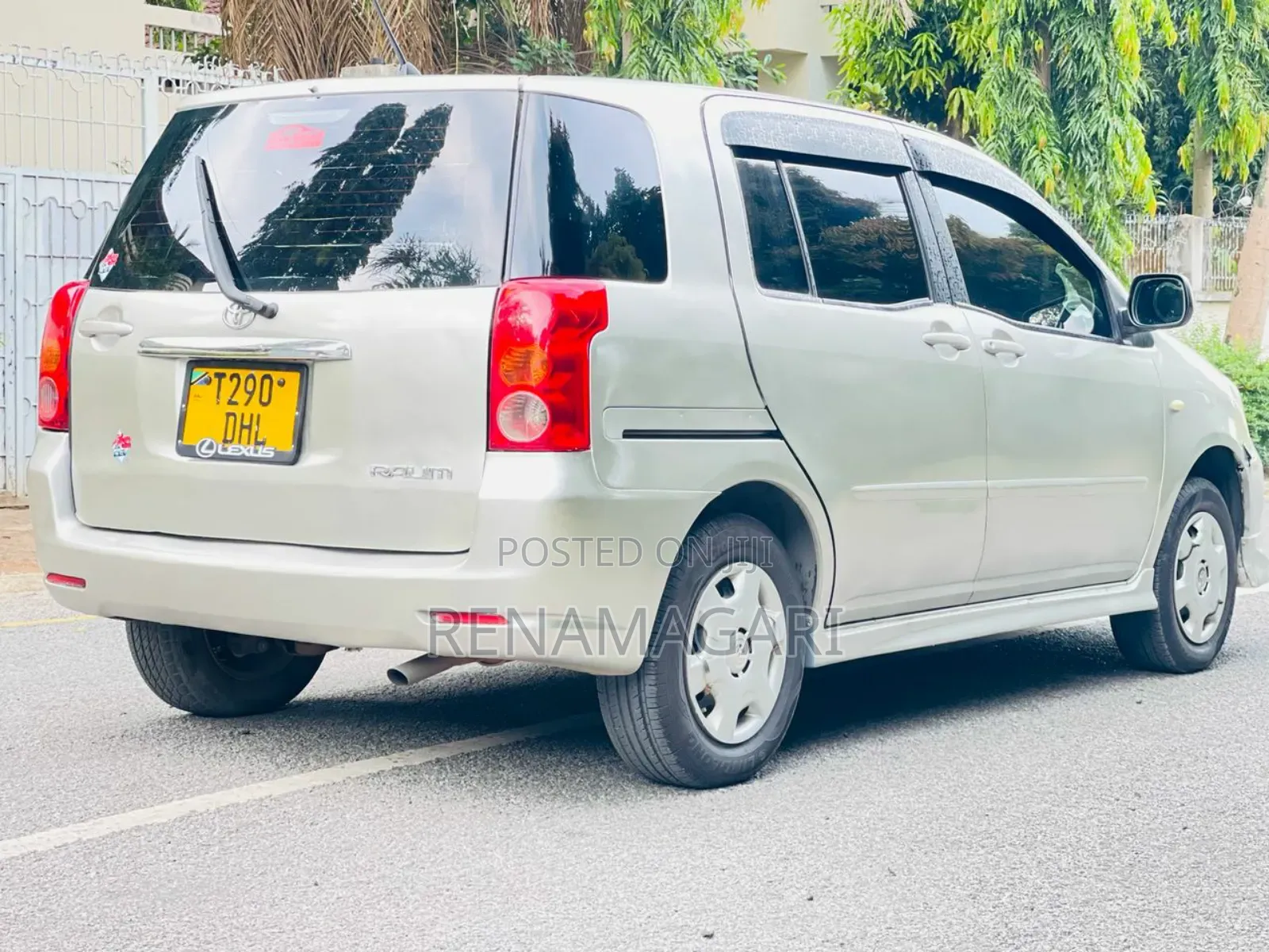 Toyota Raum 2005 Gray