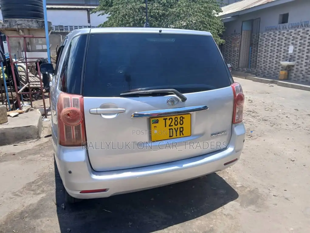 Toyota Raum 2007 Silver