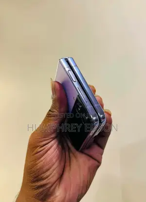 New Samsung Galaxy Z Flip4 128 GB Purple