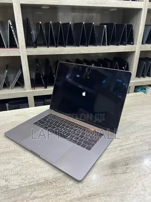 Laptop Apple MacBook Pro 2017 16GB Intel Core I7 SSD 500GB
