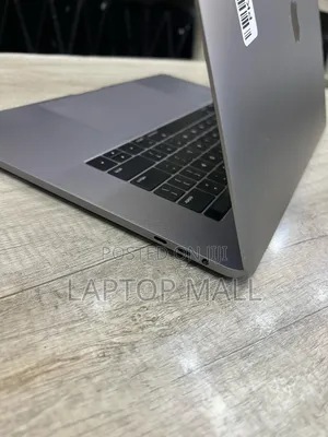 Laptop Apple MacBook Pro 2017 16GB Intel Core I7 SSD 500GB