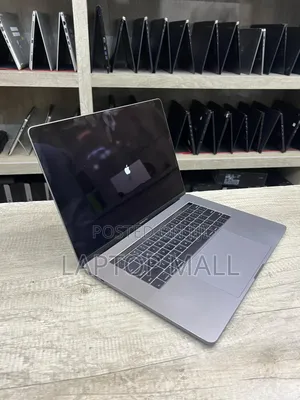 Laptop Apple MacBook Pro 2017 16GB Intel Core I7 SSD 500GB