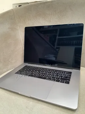 Laptop Apple MacBook Pro 2017 16GB Intel Core i7 SSD 512GB