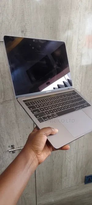 Laptop Apple MacBook Pro 2017 16GB Intel Core I7 SSD 256GB